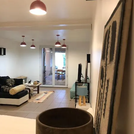 度假居 Spatieux,cour,entree Autonome