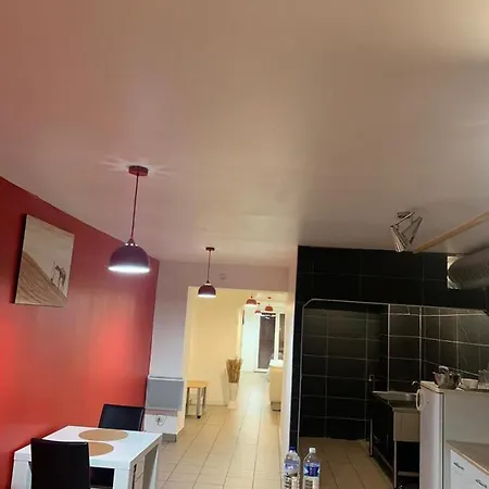 Spatieux,cour,entree Autonome 度假居