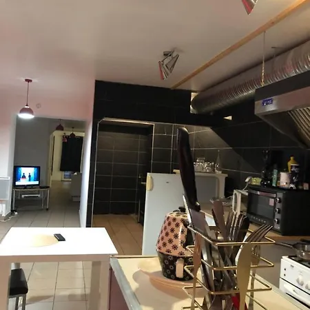 Spatieux,cour,entree Autonome 度假居
